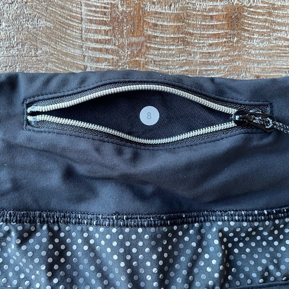 Lululemon Speed it up shorts size 8 - Picture 3 of 6